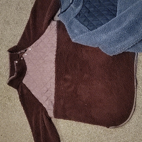 Sweaters - Picture 3 of 6
